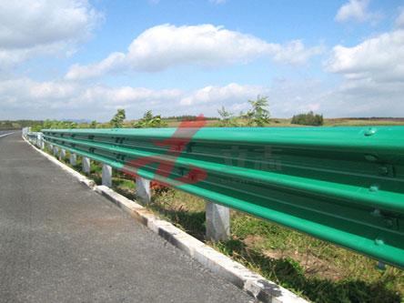 道路护栏板的“三种”护栏结构